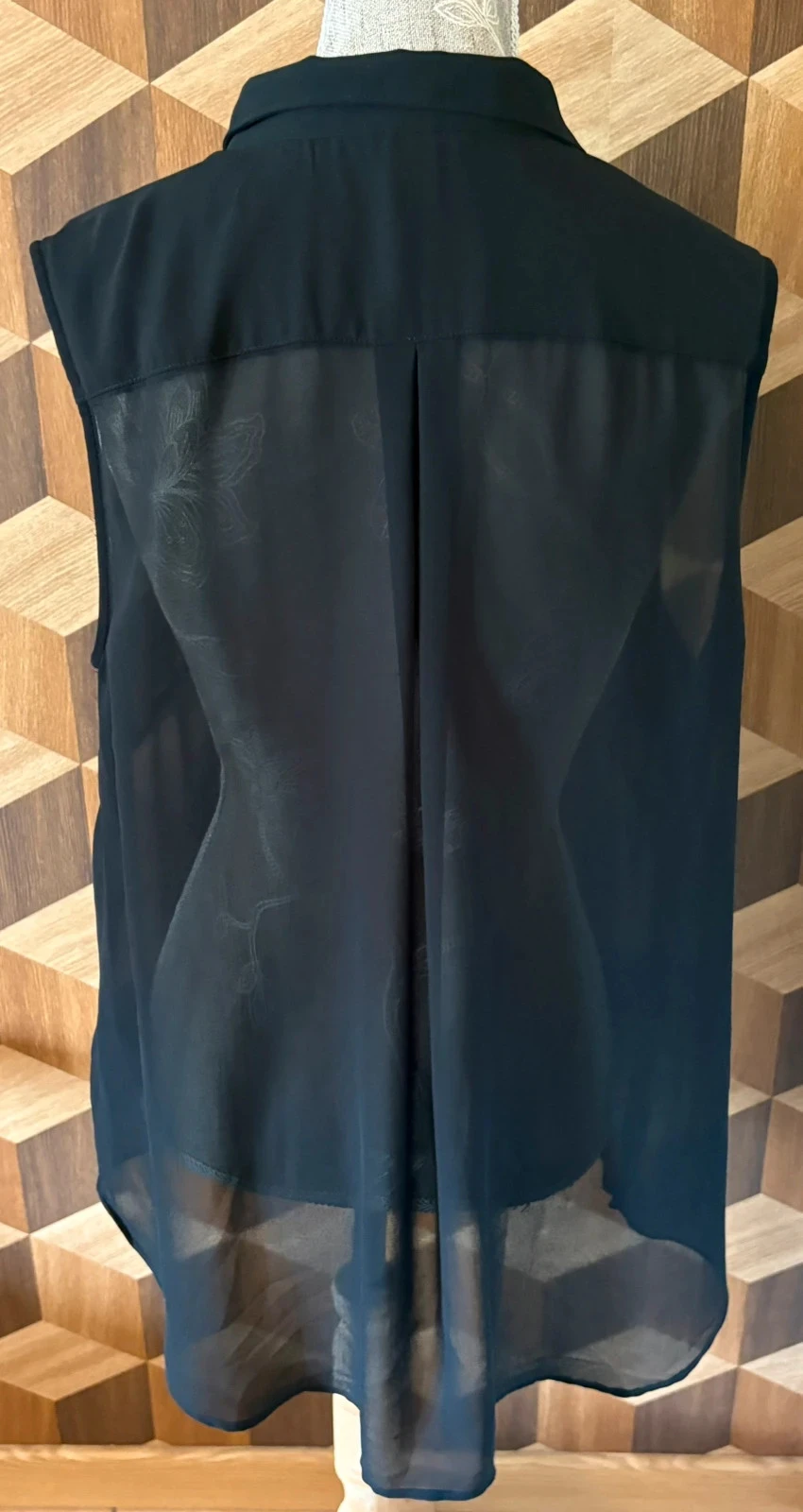 Zwarte mouwloze blouse – photo 2